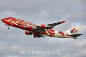 Malaysia_airlines_b747-400_specialcolours_arp