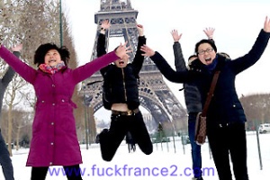 th-Chinese-Tourists-Paris-1